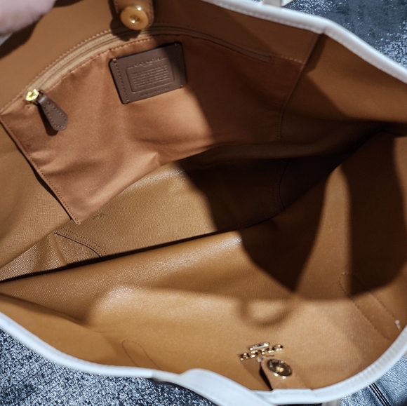 Coach Limited edition lipstick coach shoulder tote - Picture 7 of 12